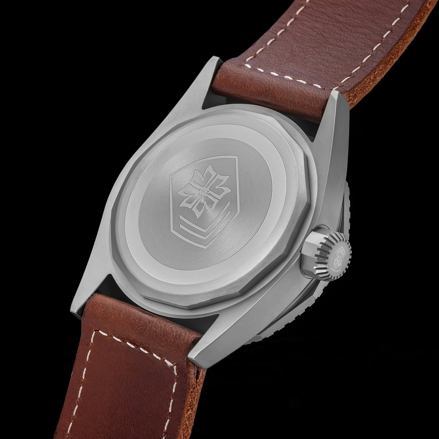 Grade 2 titanium case automatic dive watch