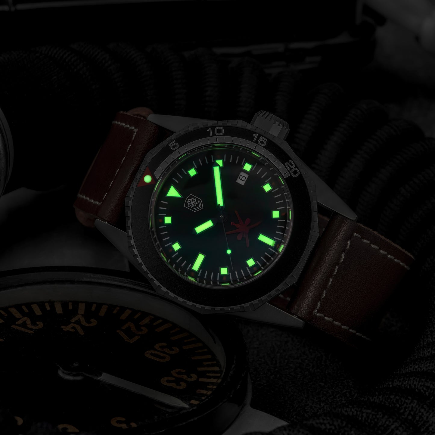 THORN T019 vintage-style diver with red emblem and C3 lume