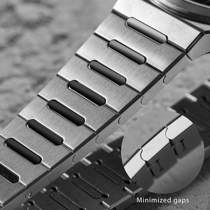 Watchdives WDC0001 PREMIER bracelet link connection and end-link detail