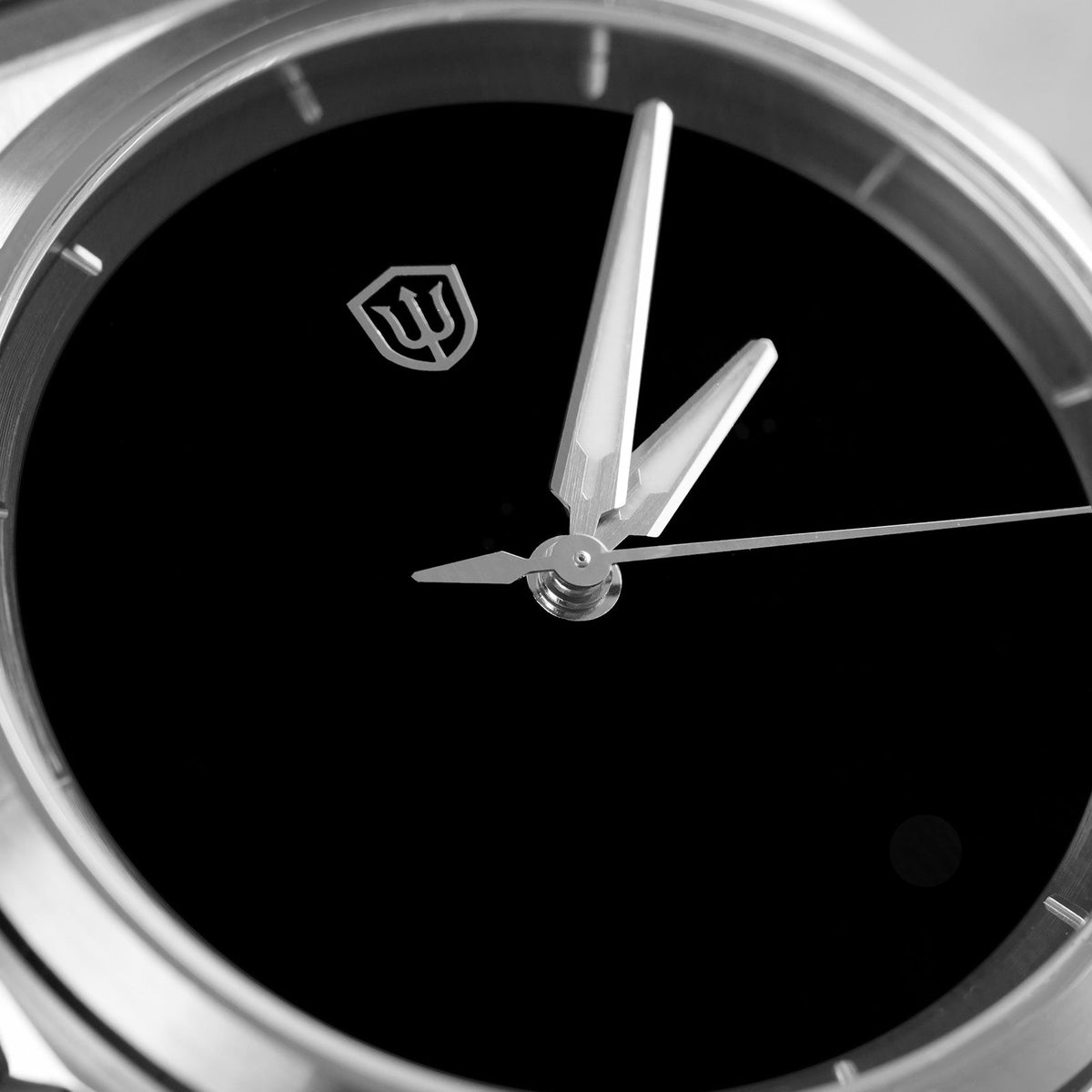 Watchdives WDC0001 PREMIER Musou Black watch with stainless steel bracelet, close-up view