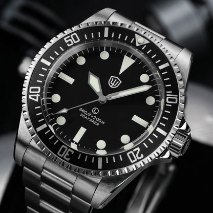 Watchdives WD5514Q 40mm quartz dive watch, matte black dial with Mercedes-style hands, angled dial close-up, 316L stainless steel bracelet.