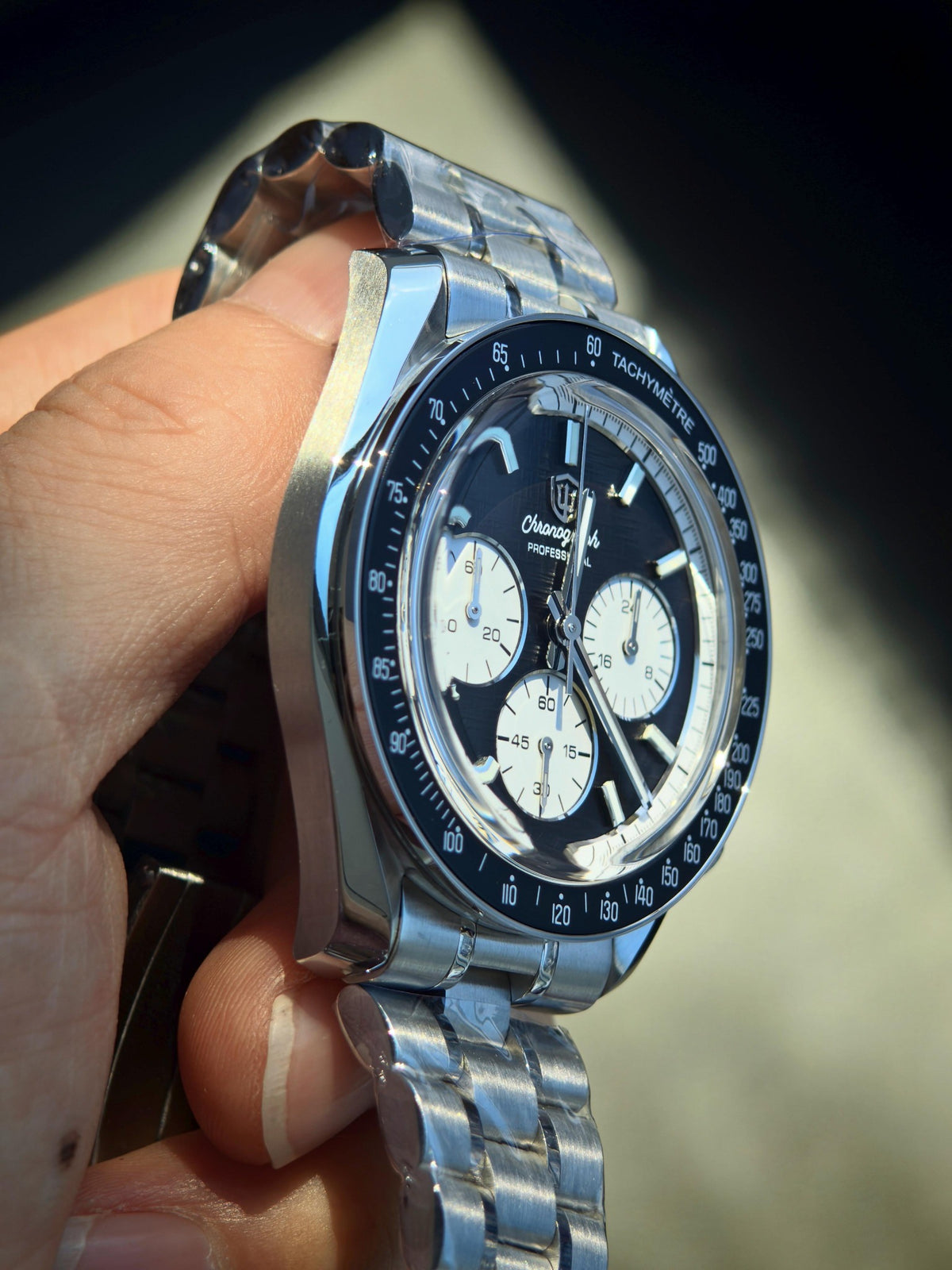Watchdives WD1864 blue dial side angle