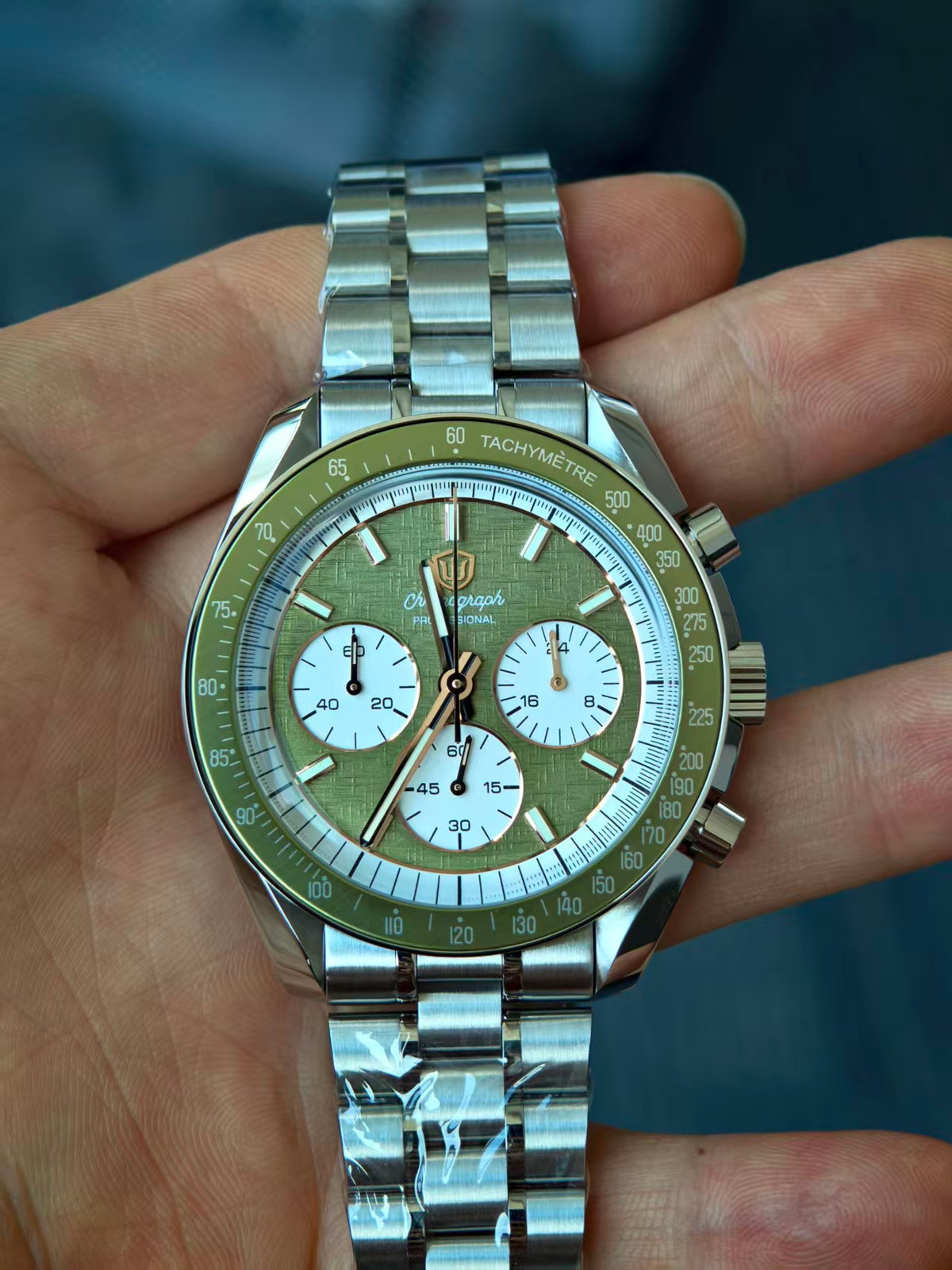 Watchdives WD1864 green linen dial front view