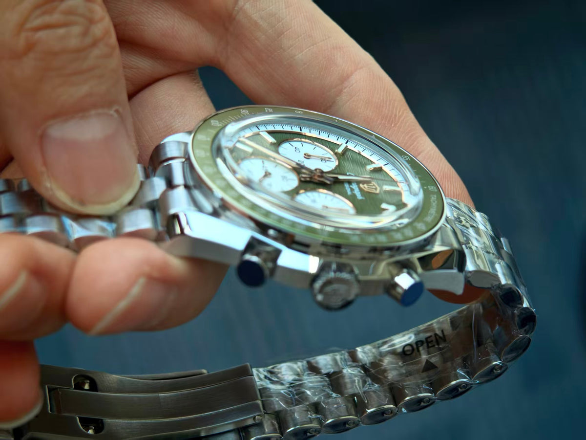 Watchdives WD1864 lavender purple case and crystal detail