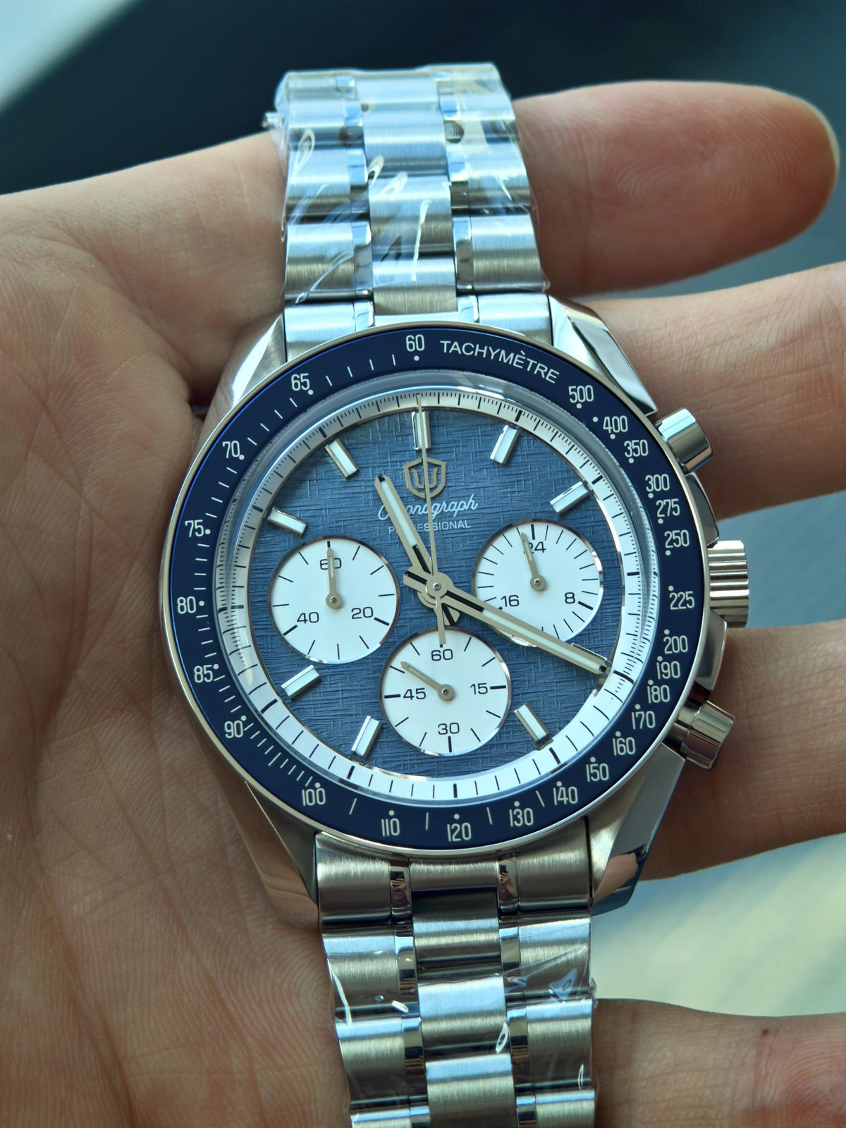 Watchdives WD1864 denim blue linen dial front view