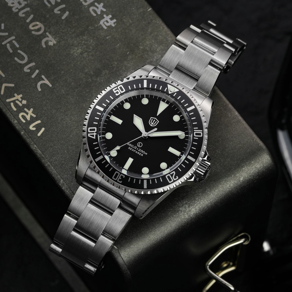 Watchdives WD5514Q 40mm quartz dive watch, matte black dial with Mercedes-style hands, watch displayed on textured surface, 316L stainless steel bracelet.