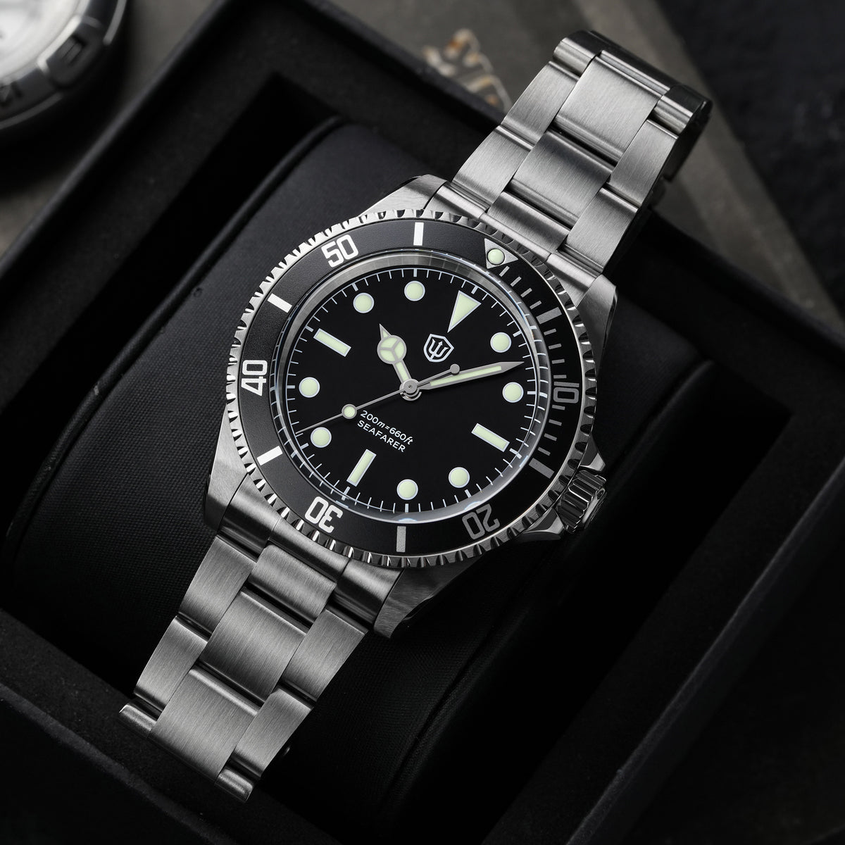 Watchdives WD5514Q 40mm quartz dive watch, matte black dial with sword hands, three-quarter bracelet view, 316L stainless steel bracelet.
