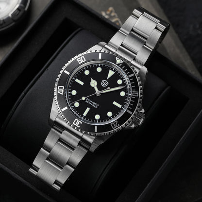 Watchdives WD5514Q 40mm quartz dive watch, matte black dial with sword hands, three-quarter bracelet view, 316L stainless steel bracelet.