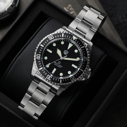 Watchdives WD5514Q 40mm quartz dive watch, matte black dial with Mercedes-style hands, three-quarter bracelet view, 316L stainless steel bracelet.