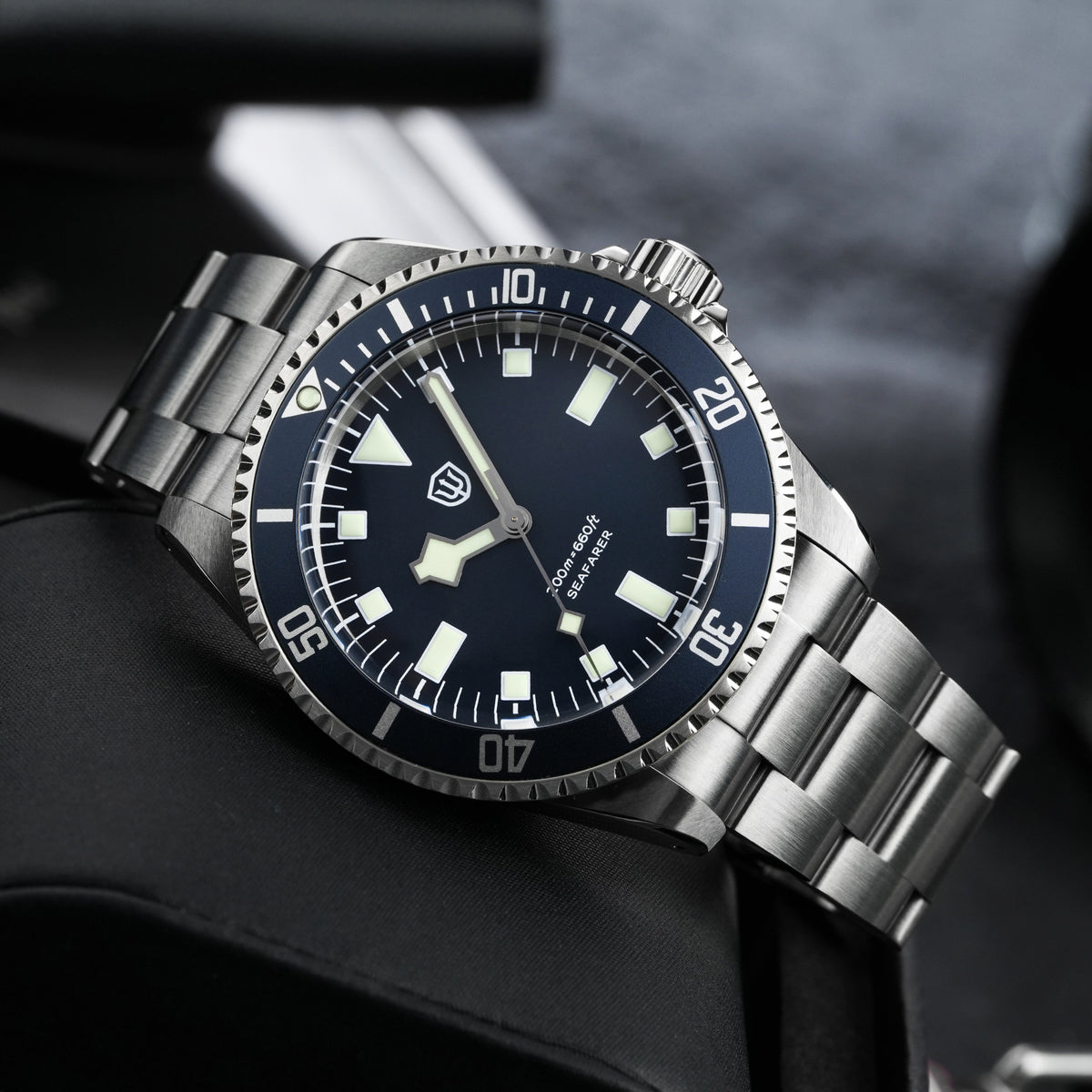 Watchdives WD5514Q 40mm quartz dive watch, blue dial with snowflake hands and white indices, angled side view, 316L stainless steel bracelet.