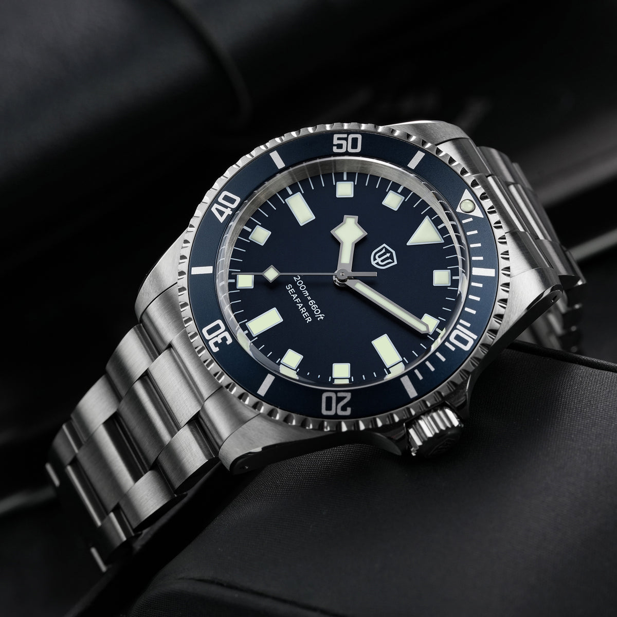 Watchdives WD5514Q 40mm quartz dive watch, blue dial with snowflake hands and white indices, dial and bezel close-up, 316L stainless steel bracelet.