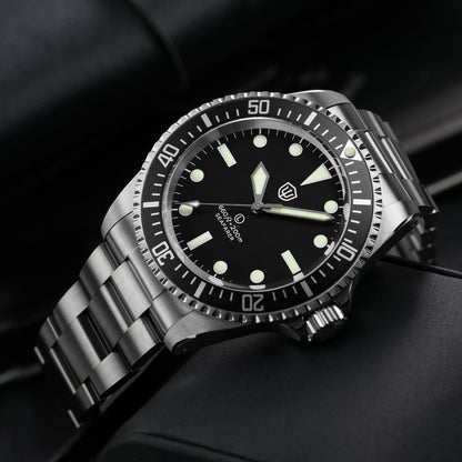Watchdives WD5514Q 40mm quartz dive watch, matte black dial with Mercedes-style hands, dial and bezel close-up, 316L stainless steel bracelet.