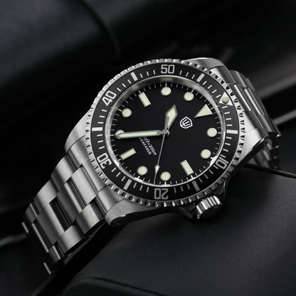 Watchdives WD5514Q 40mm quartz dive watch, black dial with grey bezel and Mercedes-style hands, dial and bezel close-up, 316L stainless steel bracelet.