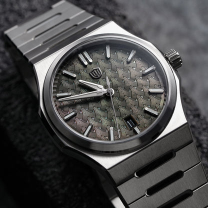 Watchdives WDC0001 PREMIER bracelet and case integration, side view