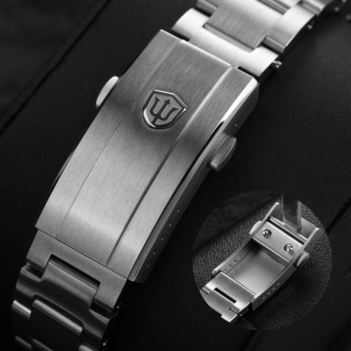 Watchdives WD5514Q 40mm quartz dive watch, tropical brown dial with yellow indices, bracelet clasp detail, 316L stainless steel bracelet.