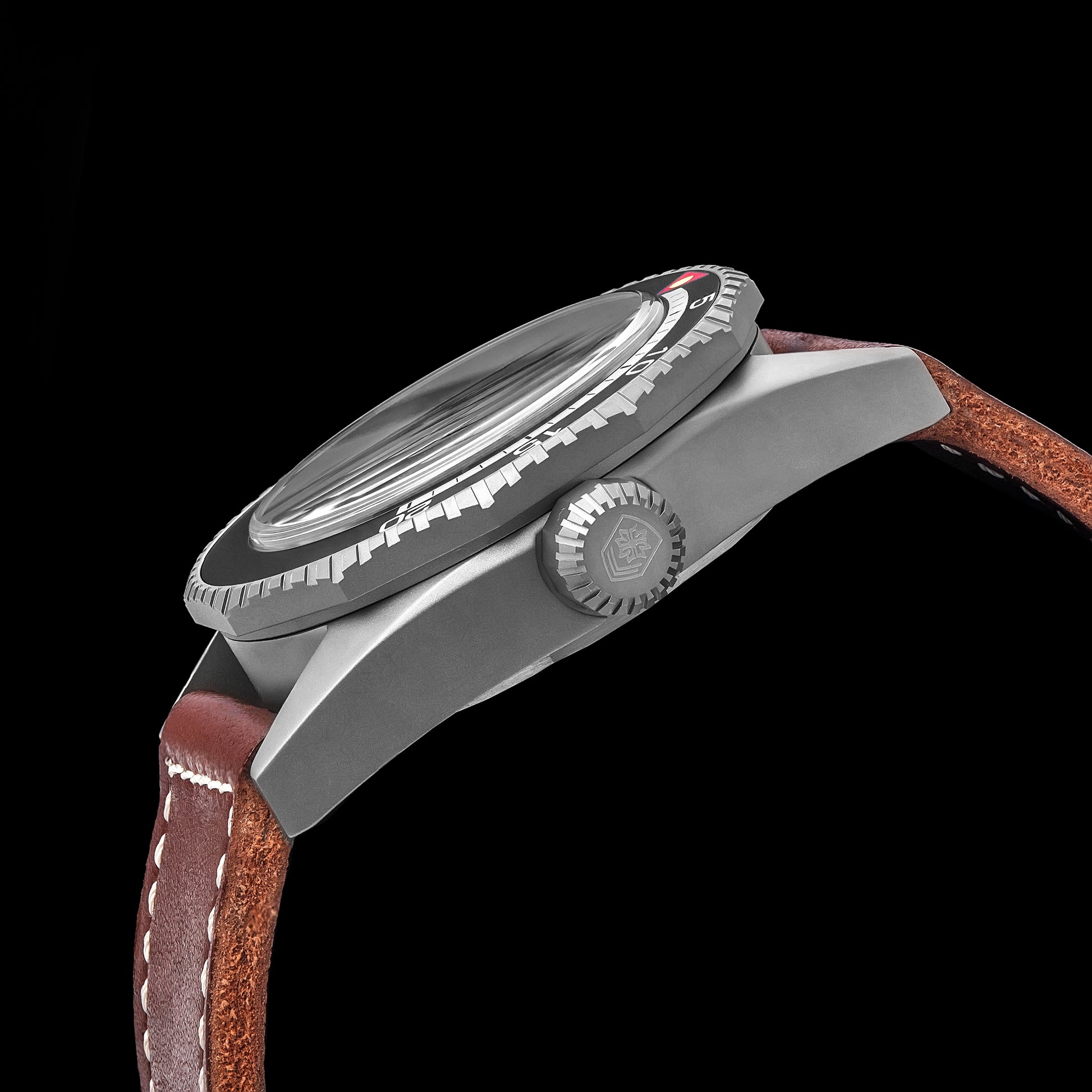 Grade 2 titanium case automatic dive watch