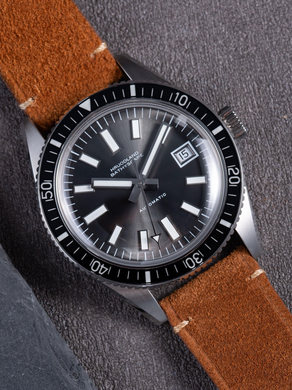 40mm Vintage Diver Watch – Sapphire Bubble Crystal, 200m WR