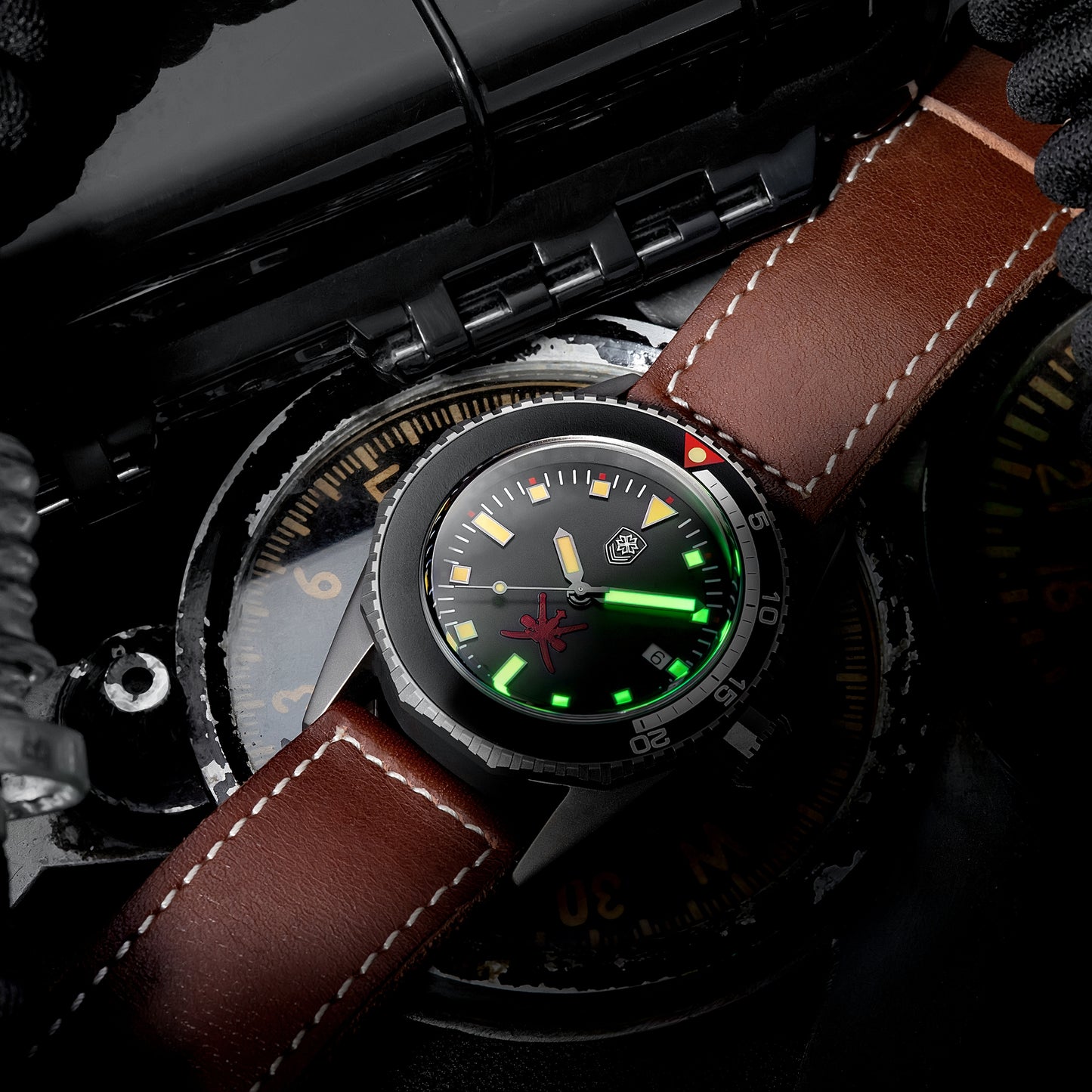 THORN T019 vintage-style diver with red emblem and C3 lume