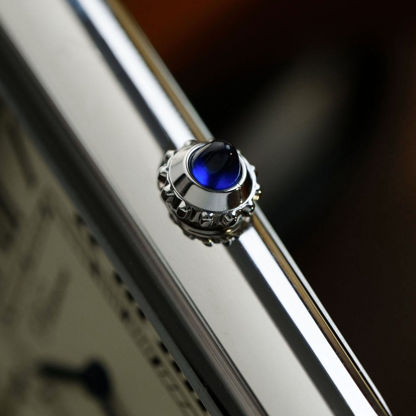 Chameri CH01 angled view showing the 27.5mm by 38mm case