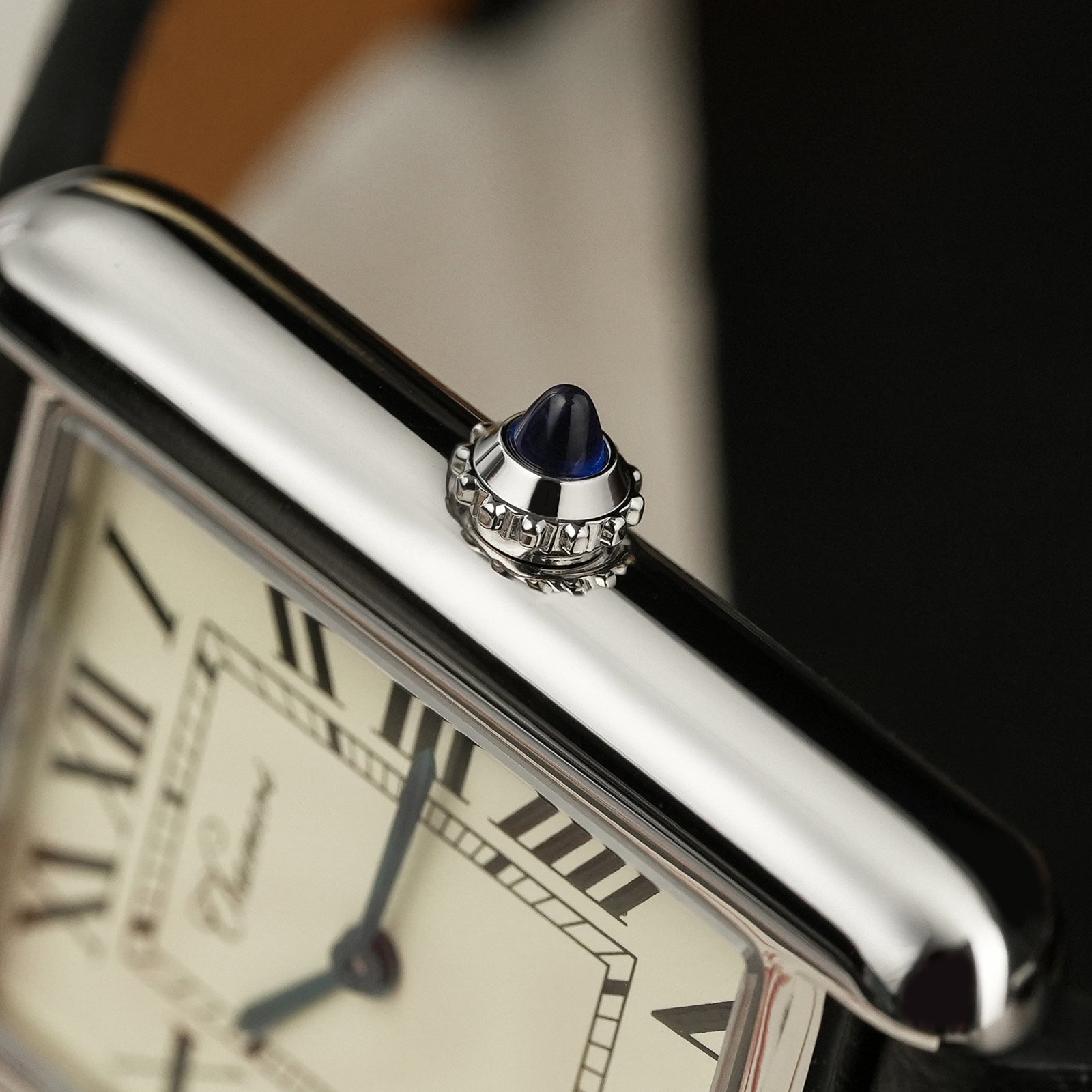 Chameri CH01 side profile showing its slim 7.1mm case