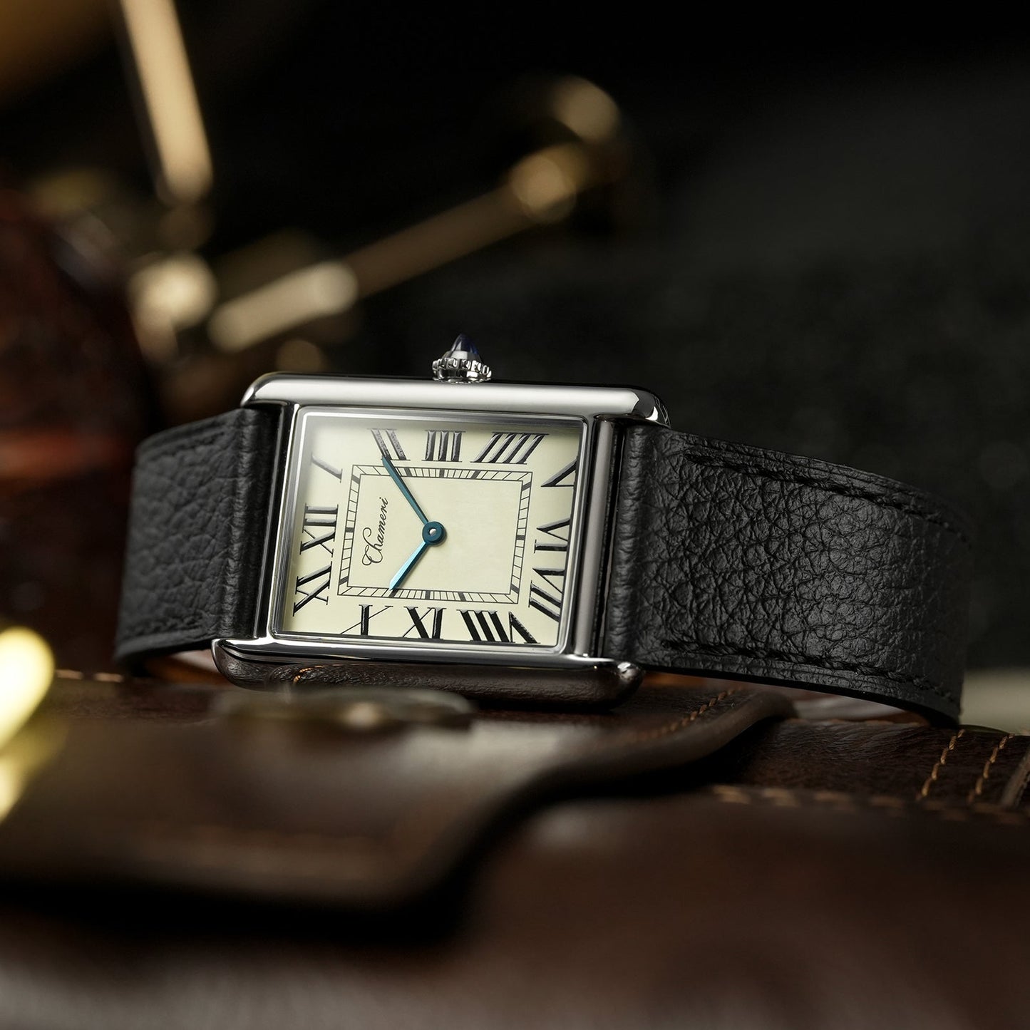 Chameri CH01 close-up of polished 316L stainless steel case