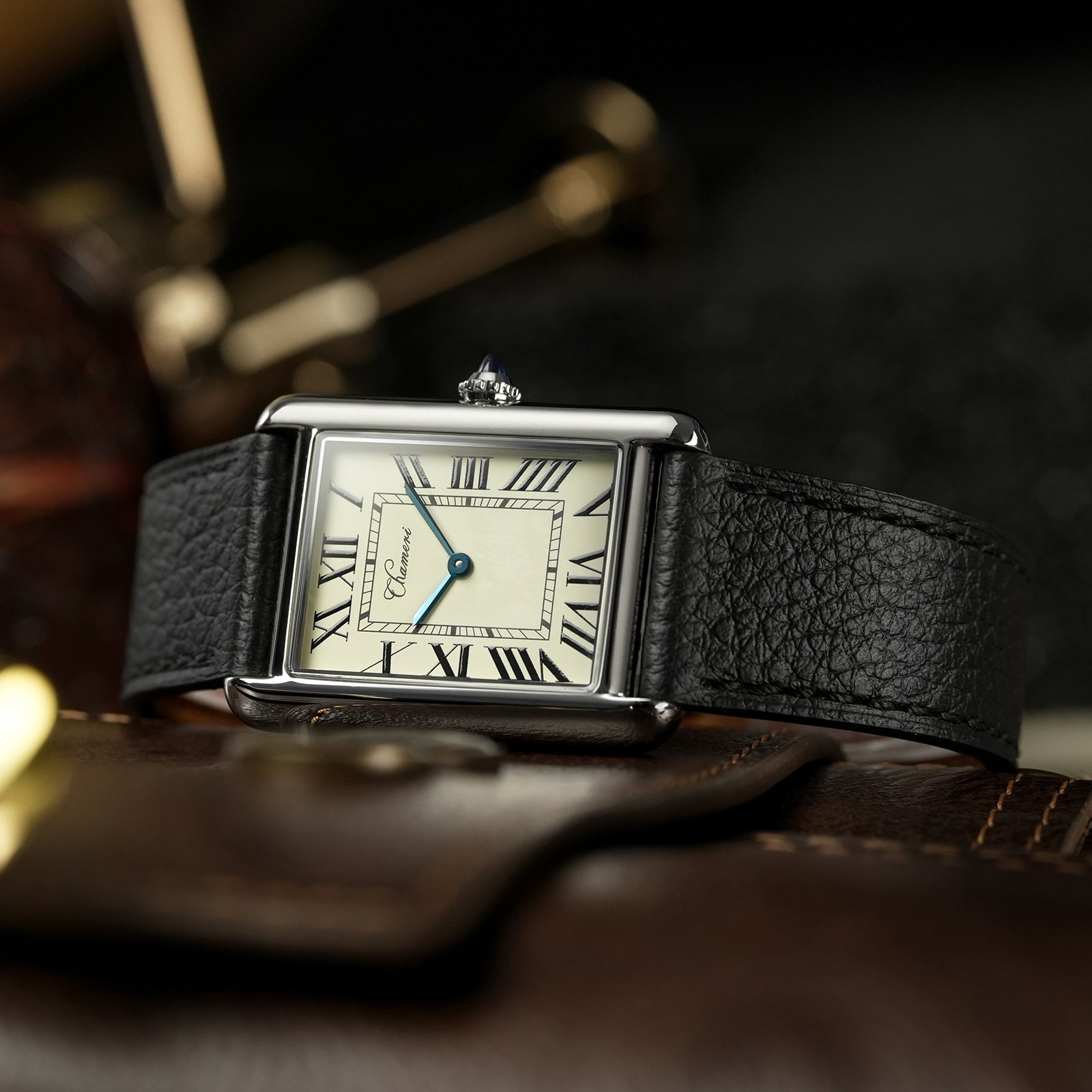 Chameri CH01 close-up of polished 316L stainless steel case
