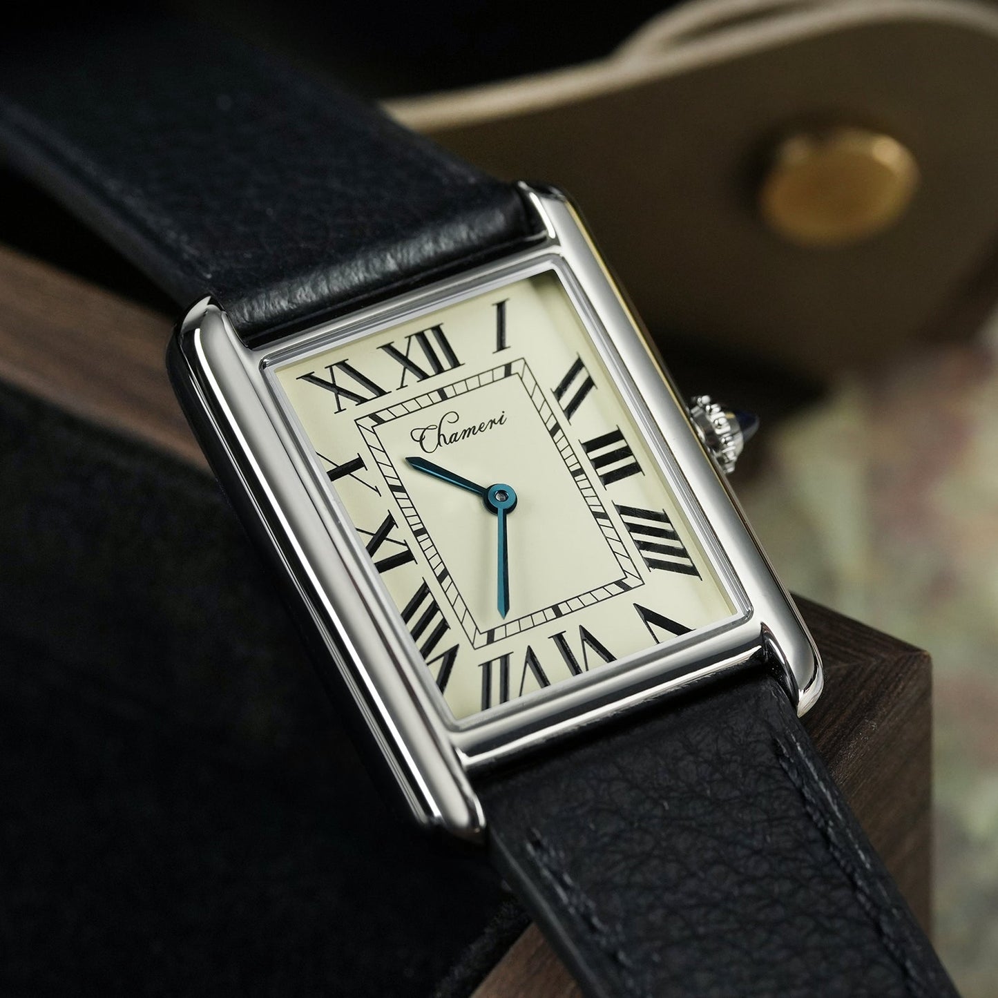Chameri CH01 ivory Roman numeral dial with blue steel hands