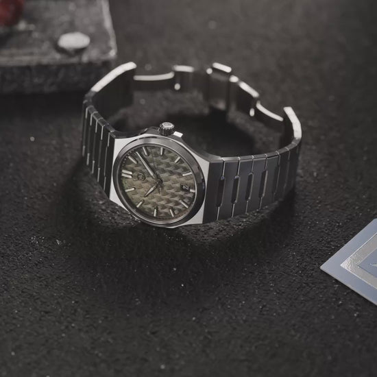 Watchdives WDC0001 PREMIER black forest mother-of-pearl dial video, Miyota 9015 date movement