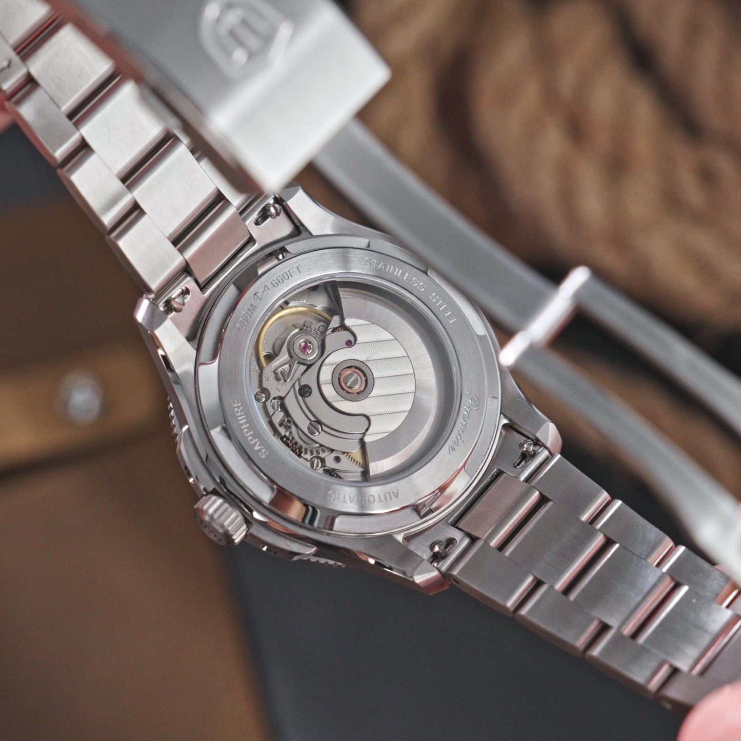 watchdives-wd0019-display-caseback-Thorn Watch Official Store
