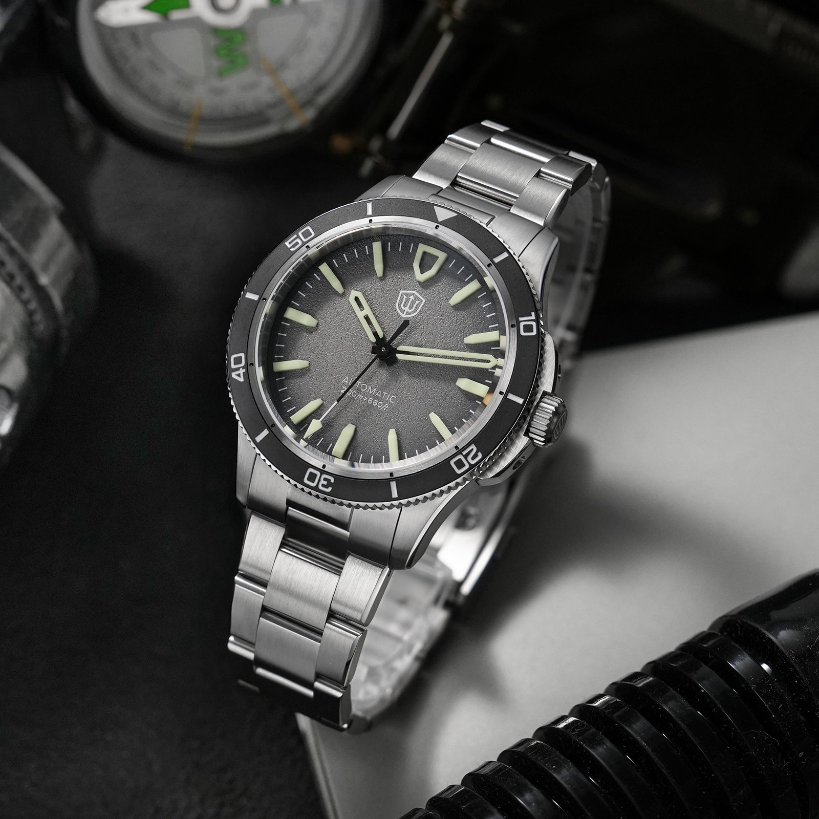 watchdives-wd0019-grey-dial-closeup_2-Thorn Watch Official Store