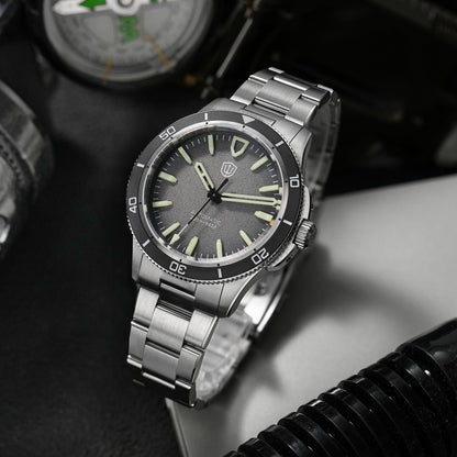 watchdives-wd0019-grey-dial-closeup_2-Thorn Watch Official Store