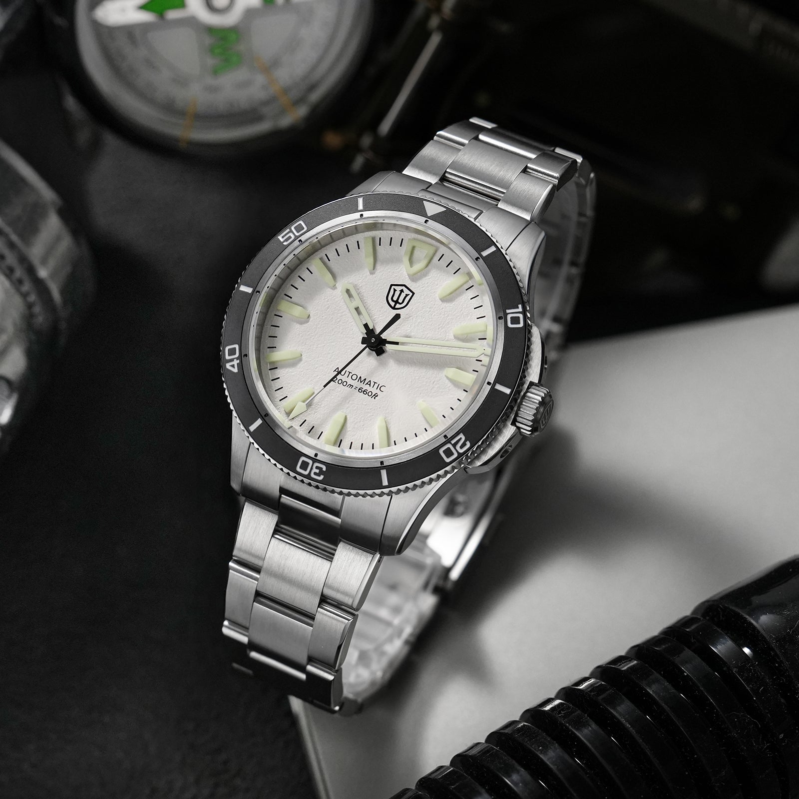 watchdives-wd0019-white-dial-closeup-Thorn Watch Official Store