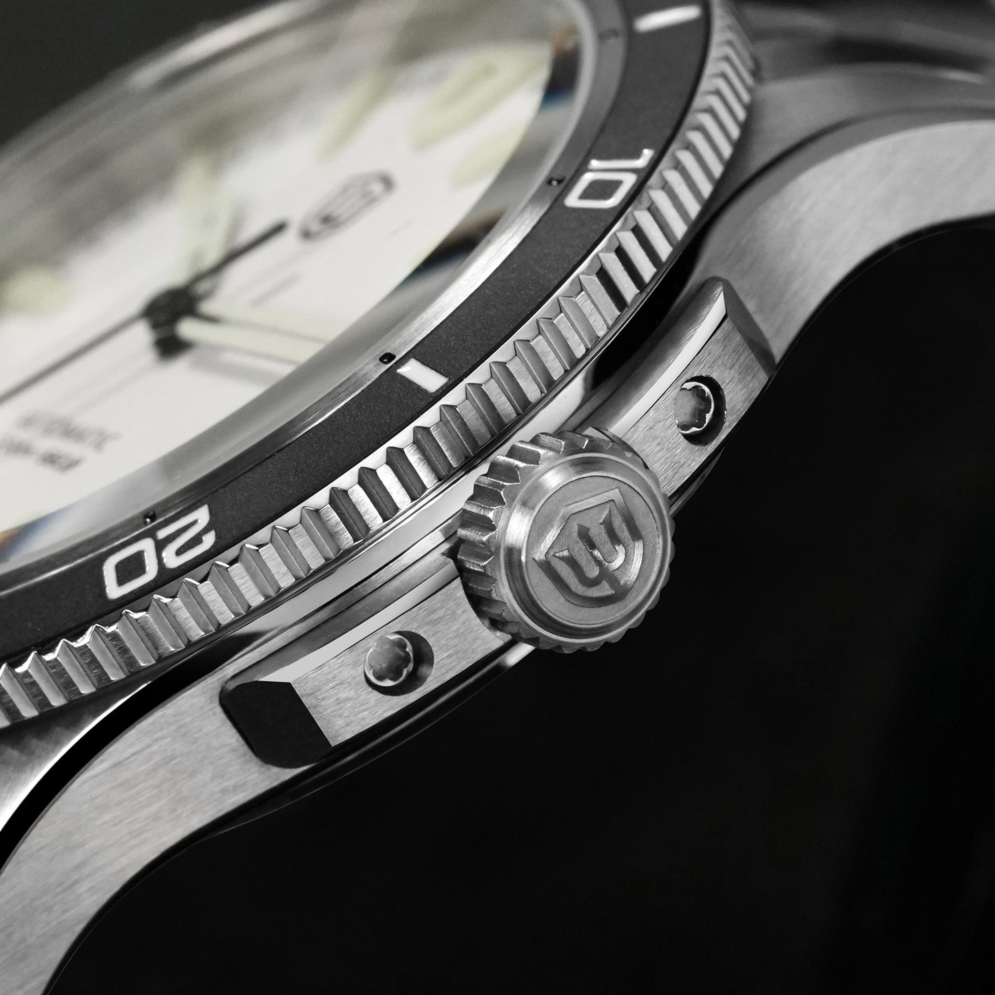 watchdives-wd0019-white-dial-side-profile-Thorn Watch Official Store