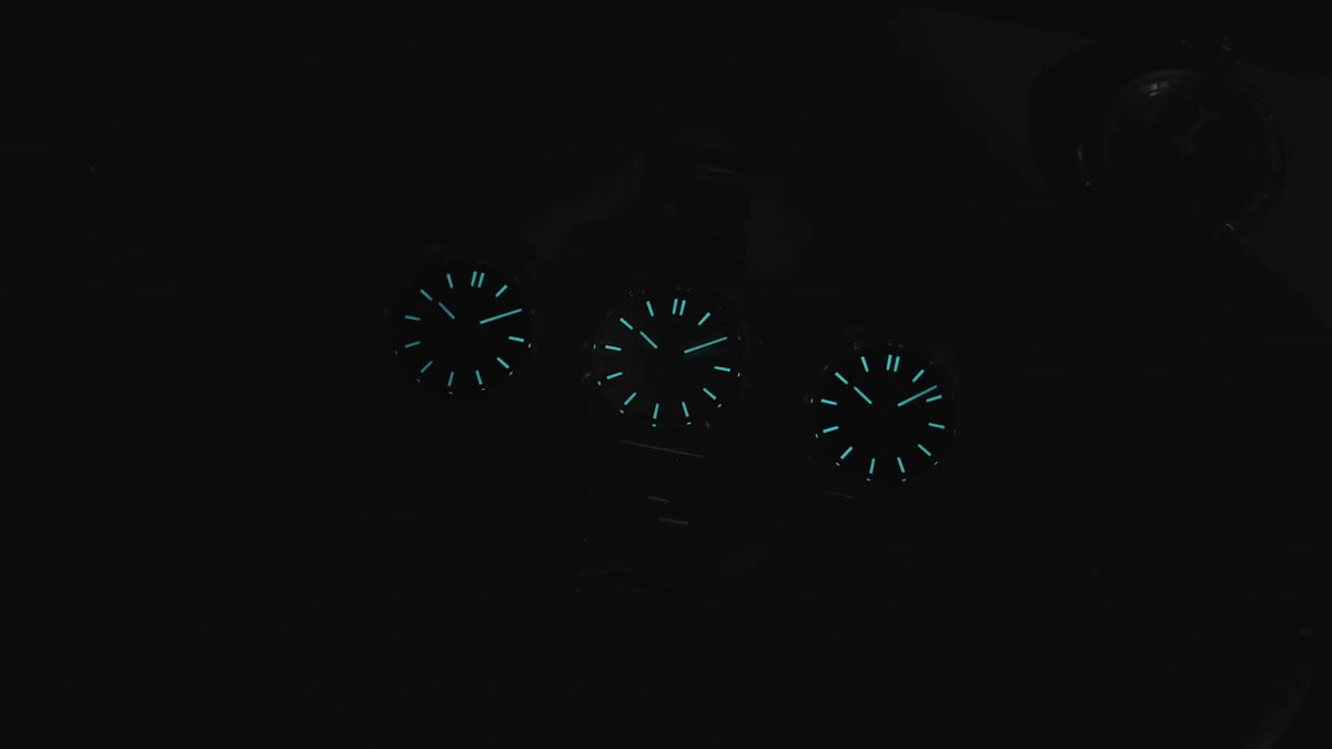 Watchdives WD2007A luminous hands and hour markers in low light