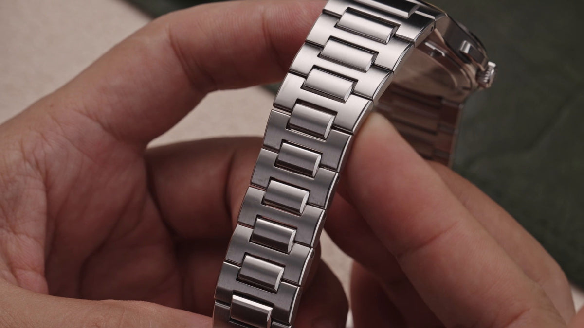 Watchdives WD2007A integrated steel bracelet brushed and polished finishing